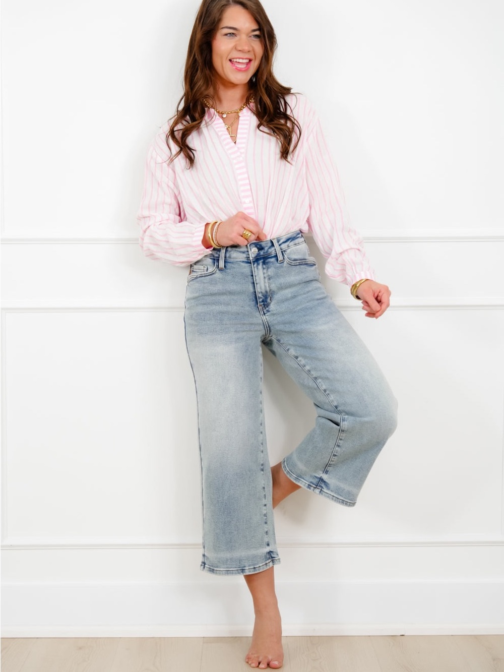 Judy Blue Los Angeles Wide Crop Jeans in Light Blue - Picture 2 of 11